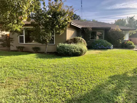 2734 N Arthur Ave N, Fresno, CA 93705