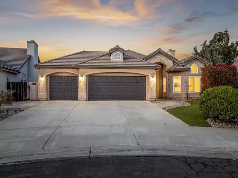 2970 E Deyoung Dr, Fresno, CA 93720