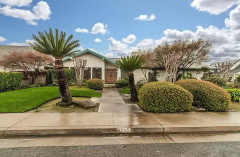 971 E Goble Ave, Fowler, CA 93625