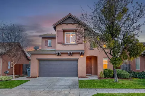 2389 E Turnberry Ave, Fresno, CA 93730