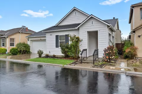 3668 W Persimmon Ln, Fresno, CA 93711