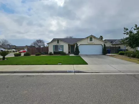 2807 Pine St, Selma, CA 93662