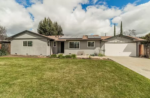 5747 E Bernadine Dr, Fresno, CA 93727