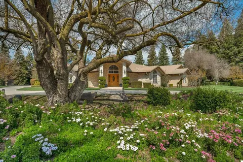 7304 E Dennett Ave, Fresno, CA 93737