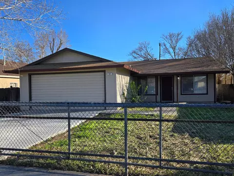 87 W Beechwood Ave, Pinedale, CA 93650