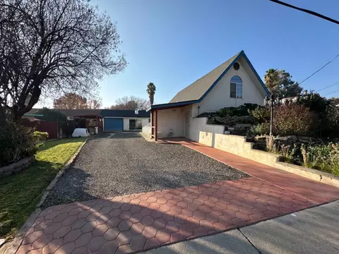 206 E Cherry Ln, Coalinga, CA 93210
