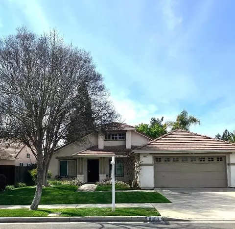 8063 N 6th St, Fresno, CA 93720