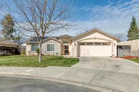 5586 W Carmen Ave, Fresno, CA 93722