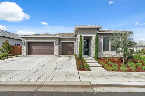 1756 N Maine Ave, Clovis, CA 93619