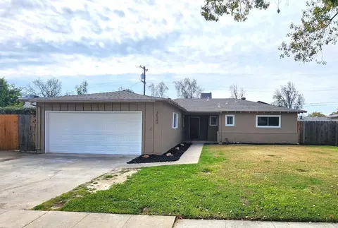 3522 E Rialto Ave, Fresno, CA 93726