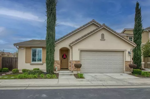 2055 E Makenna Dr, Fresno, CA 93730