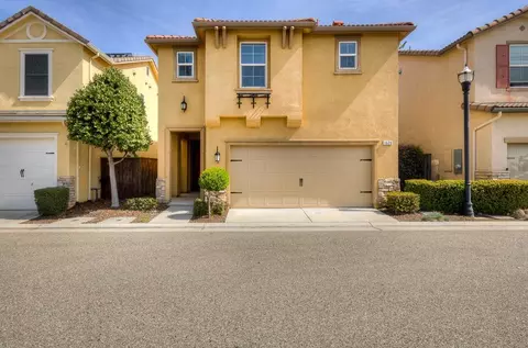 1523 N Strada Way, Clovis, CA 93619 photo 1