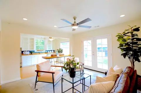 122 E Cambridge, Fresno, CA 93704