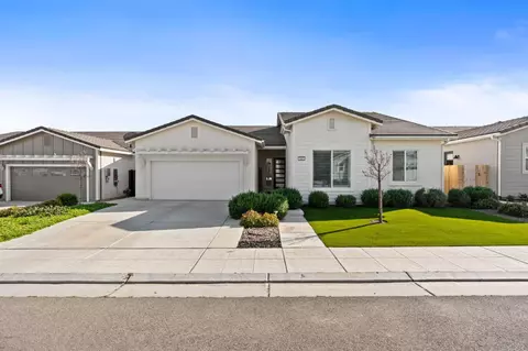 842 Maclure Ave W, Madera, CA 93636