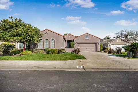 2565 Powers Ave, Clovis, CA 93619