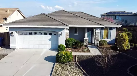 1092 Parkwood Ave, Madera, CA 93637