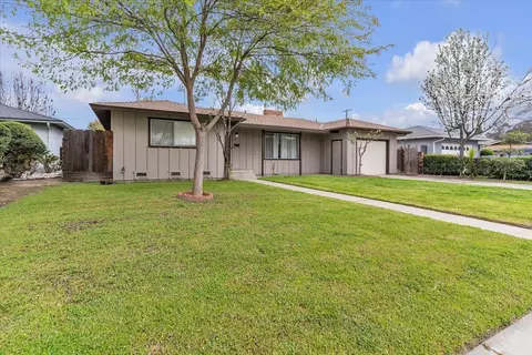 702 I St, Parlier, CA 93648