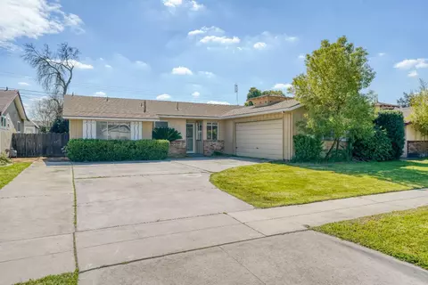 4034 E Buckingham Way, Fresno, CA 93726