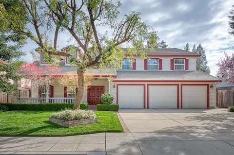 2480 Buckingham Way, Clovis, CA 93611