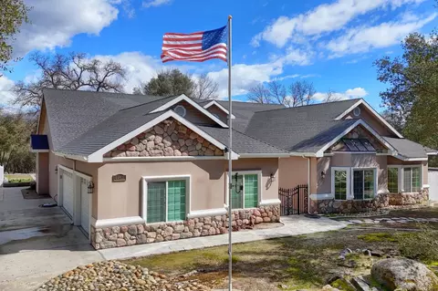 44611 Indian Rock Rd, Ahwahnee, CA 93601