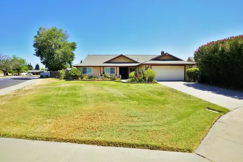 465 Mike Ct, Lemoore, CA 93245