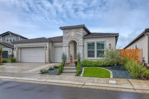 934 Talus Way S, Madera, CA 93636
