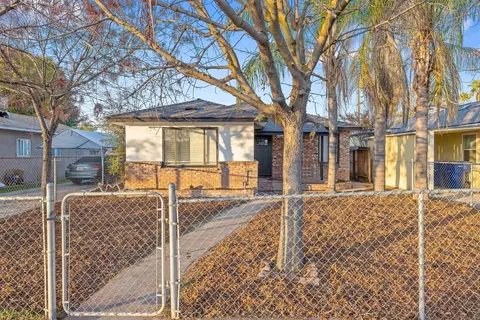 336 W Pinedale Ave, Pinedale, CA 93650