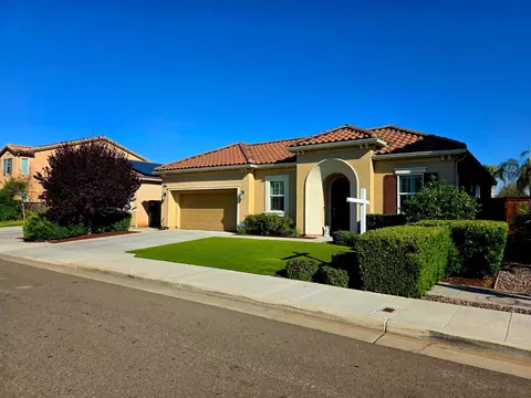 3835 Ramona Ave, Clovis, CA 93619
