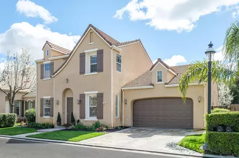 42 W Serena Ave, Clovis, CA 93619