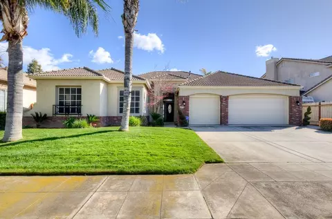 2673 E Shea Dr, Fresno, CA 93720