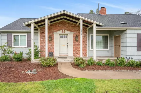 3208 E Bellaire Way, Fresno, CA 93726
