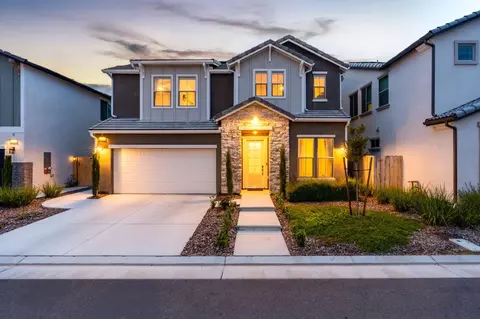11509 N Via Campagna Dr, Fresno, CA 93730