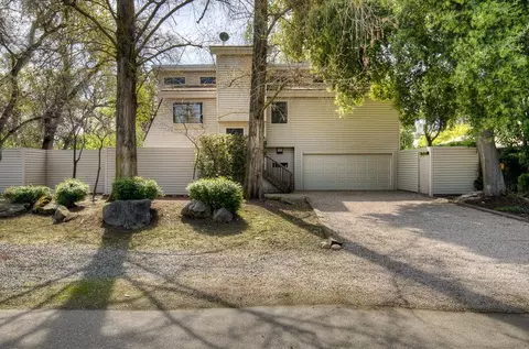 156 Wood Duck Dr, Sanger, CA 93657