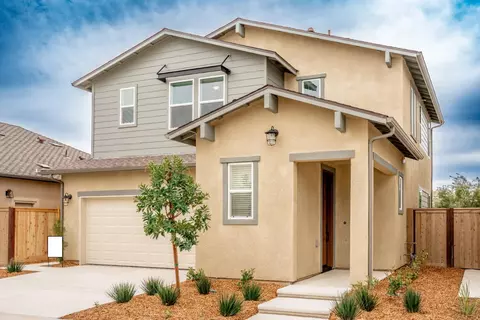 696 Philip Way, Madera, CA 93636