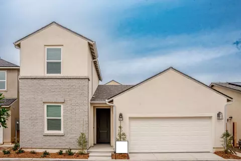 697 Philip Way, Madera, CA 93636