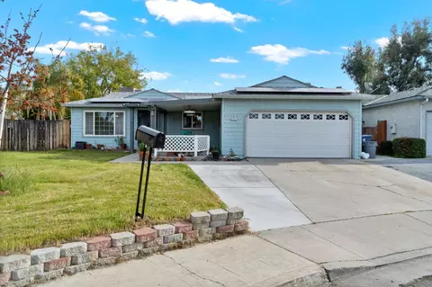 1443 Fairmont Ave, Clovis, CA 93611