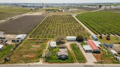 11387 E Saginaw Ave, Selma, CA 93662