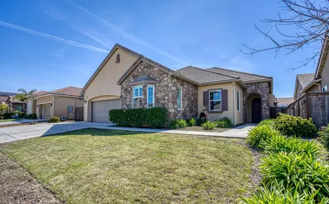 3368 Wrenwood Ave, Clovis, CA 93619