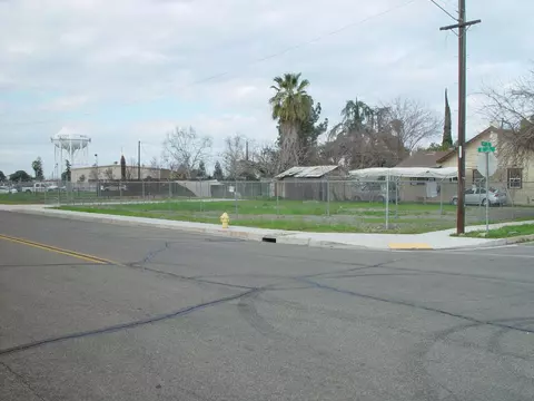 601 N E St, Madera, CA 93638