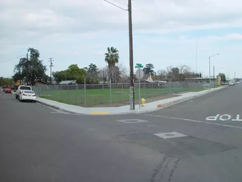 611 N E St, Madera, CA 93638