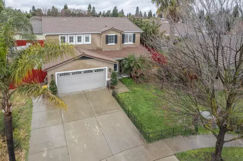 3845 E Villoy Ct, Visalia, CA 93292