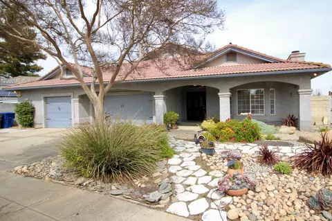 3077 Fairmont Ct, Madera, CA 93637