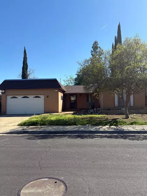 660 W Pat, Clovis, CA 93612