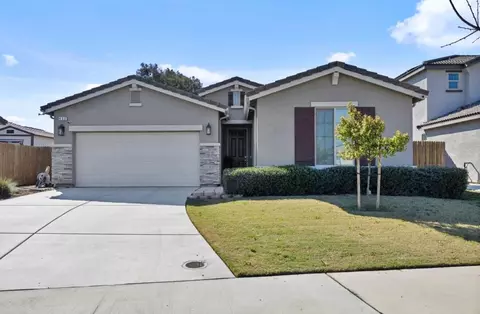 499 Daphne Ln, Lemoore, CA 93245
