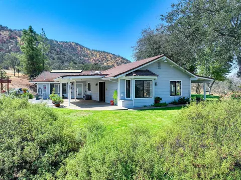 21221 Tollhouse Rd, Clovis, CA 93619