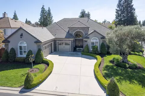 1643 E Shadow Glen Dr, Fresno, CA 93730