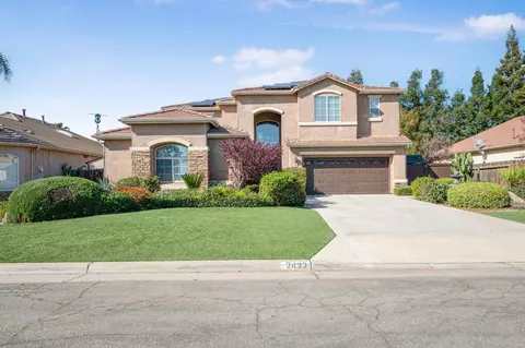 2432 E Christopher Dr, Fresno, CA 93720