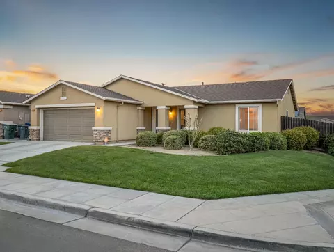 5275 E Hoxie Ave, Fresno, CA 93725