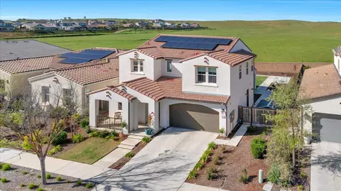 985 N Little Canyon Dr, Madera, CA 93636