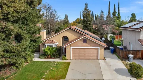 2485 Vartikian Ave, Clovis, CA 93611